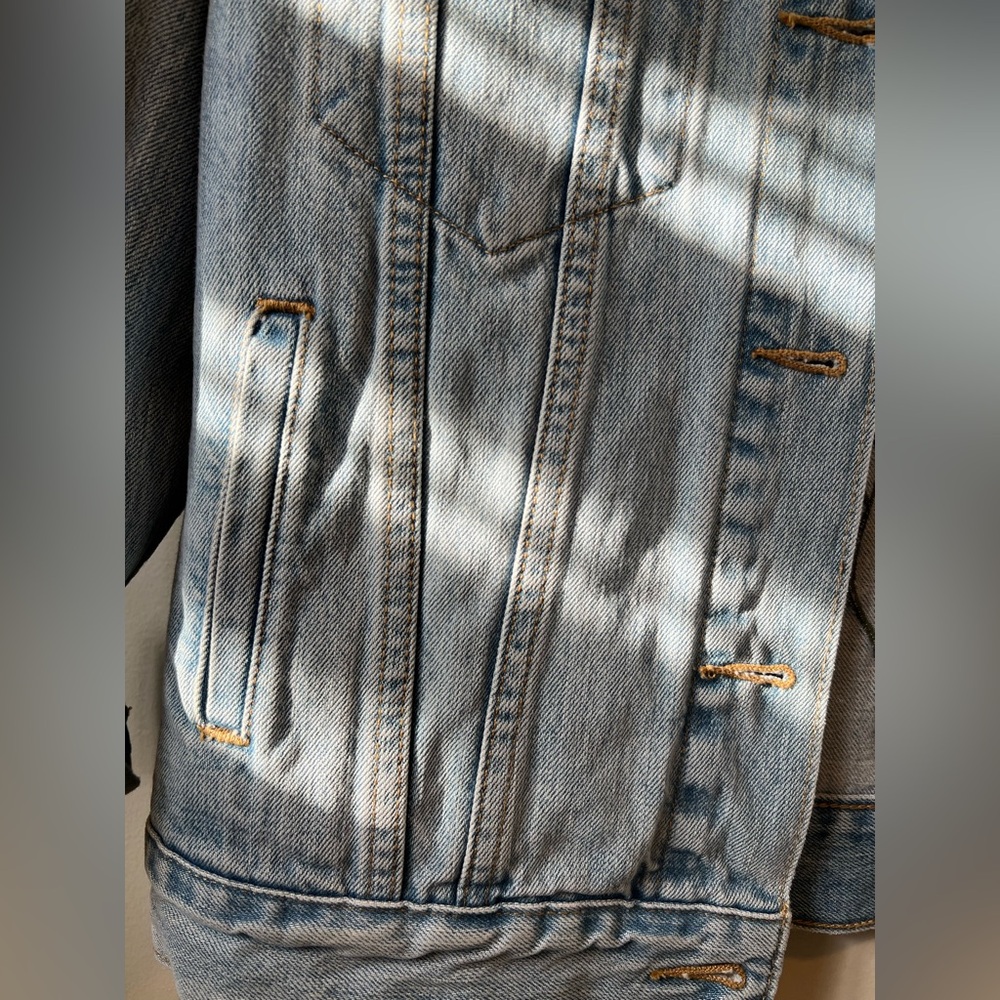 Levi's Denim Jacket with Floral Embroidery - Picture 11 of 15